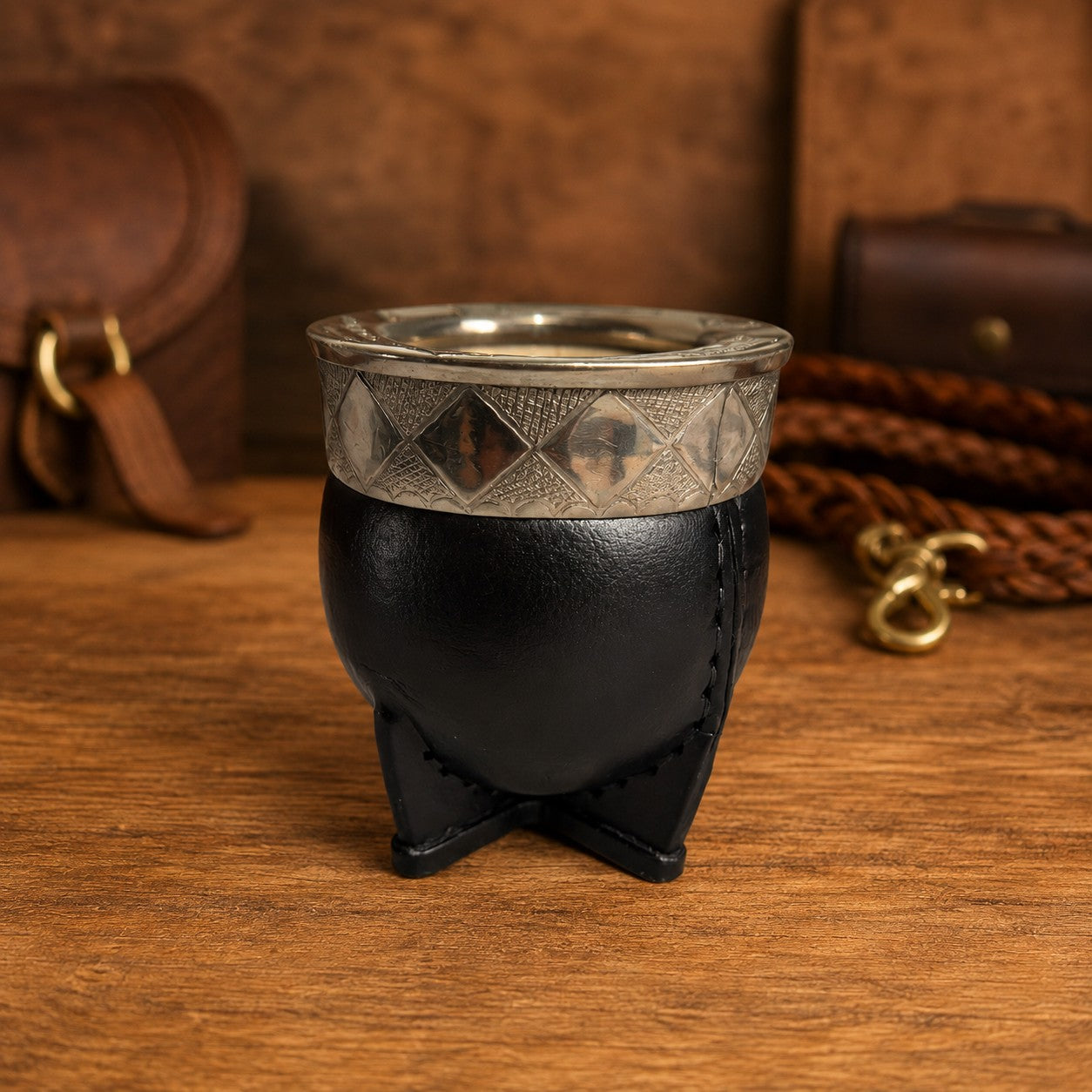 Mate imperial de casco revestido en cuero