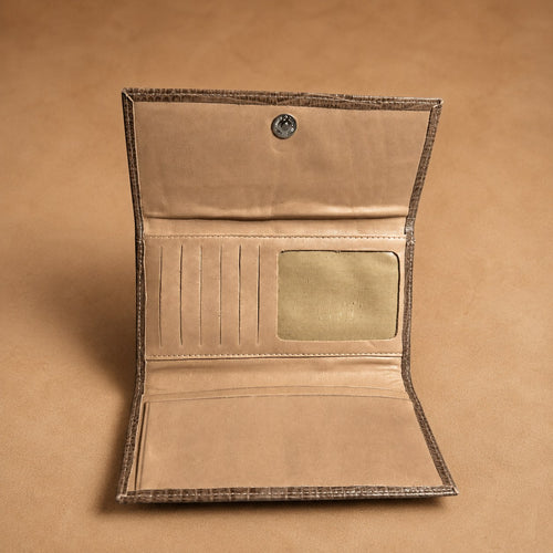 Billetera con broche imantado 100% cuero E2